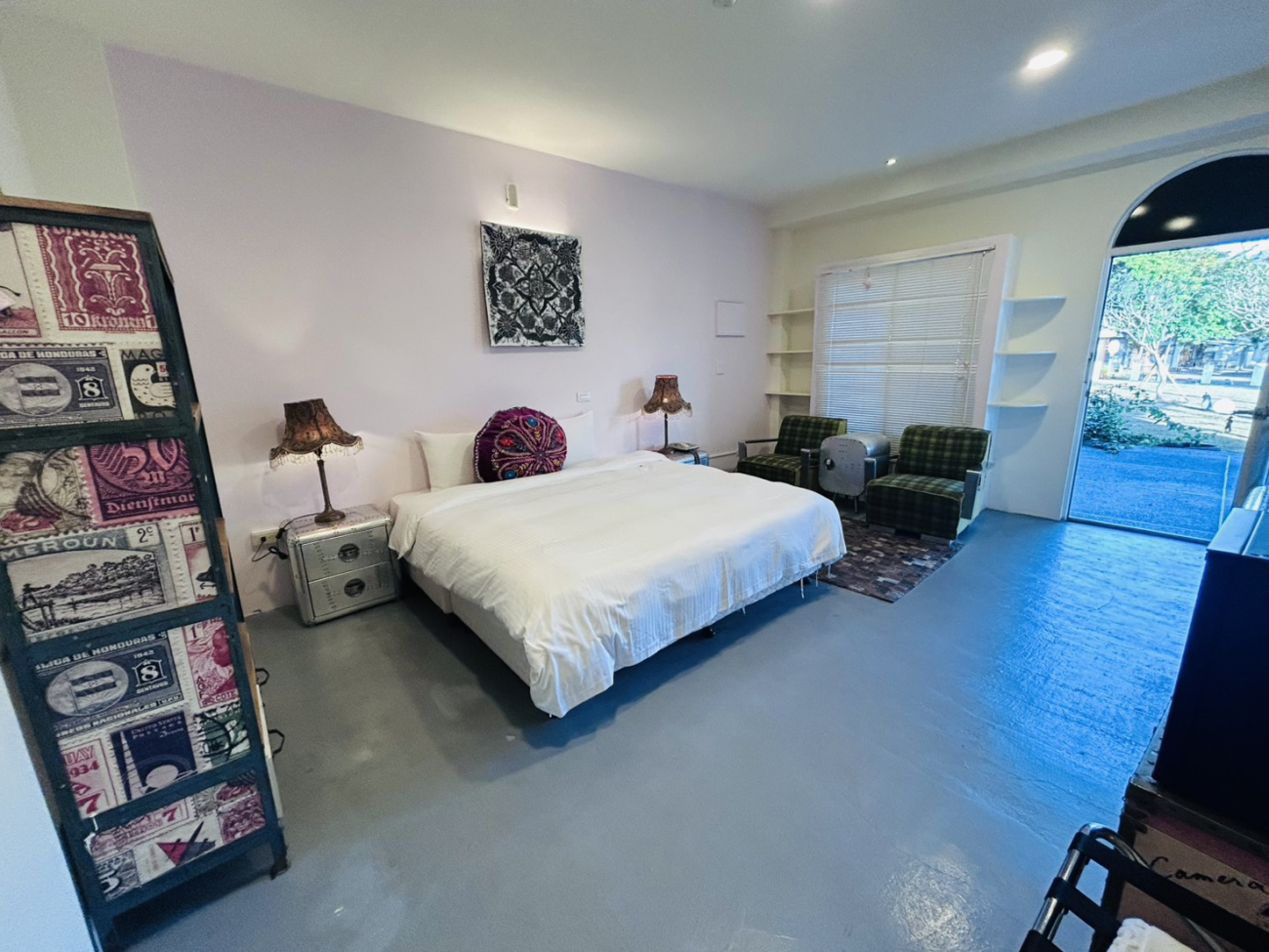 金暉大飯店蜜月雙人房-14坪歐風浪漫空間配備180cm加大床型，情侶夫妻住宿首選。